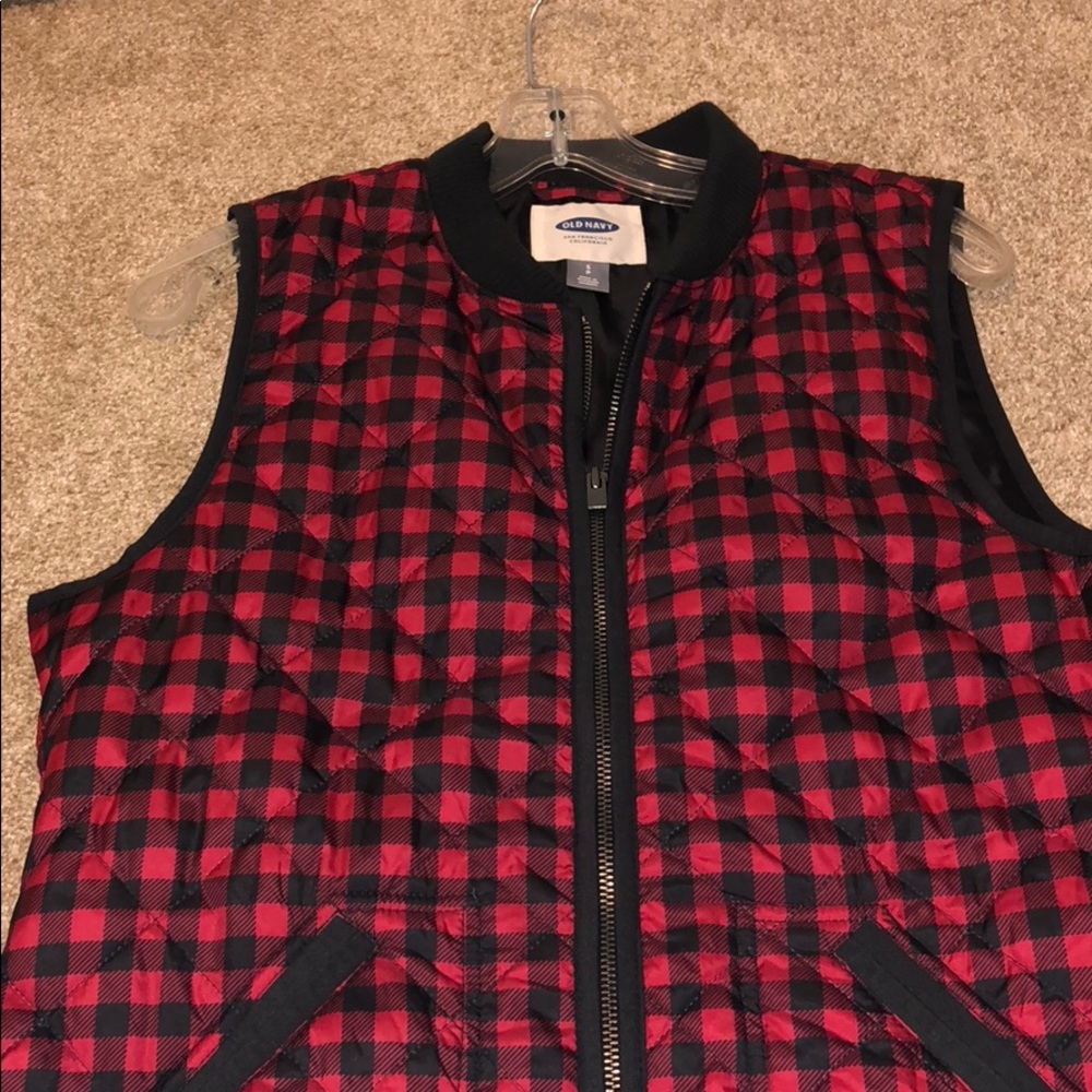 ✨LIKE NEW✨ Old Navy Red Buffalo Plaid Puffer Vest